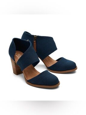 NWT TOMS Milan Navy Closed Toe Heel - Size 8